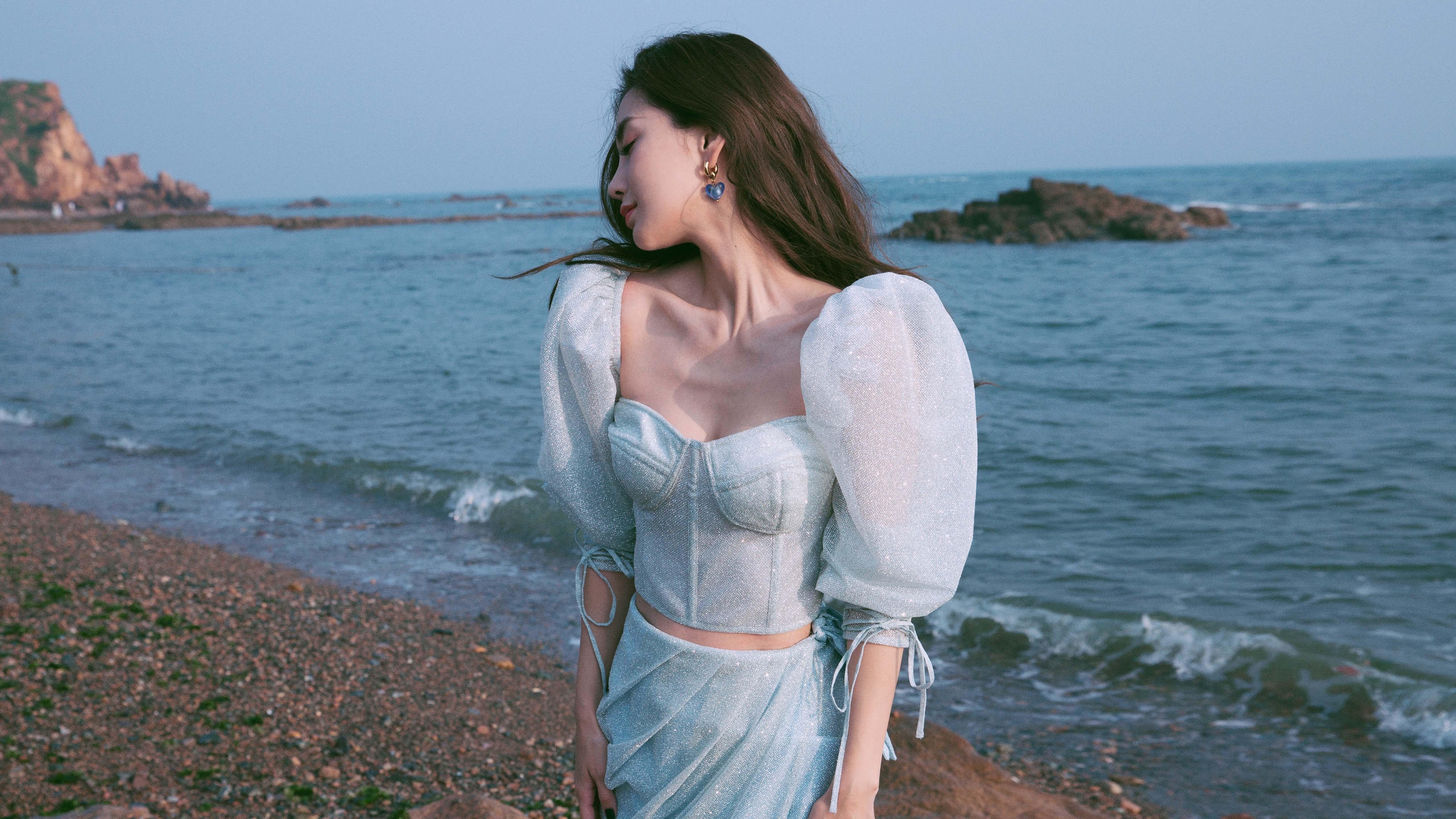 AYX体育官网-主教练关注比赛细节在暂停时间精准布置完成战术转折，比赛中教练请求暂停的时间为