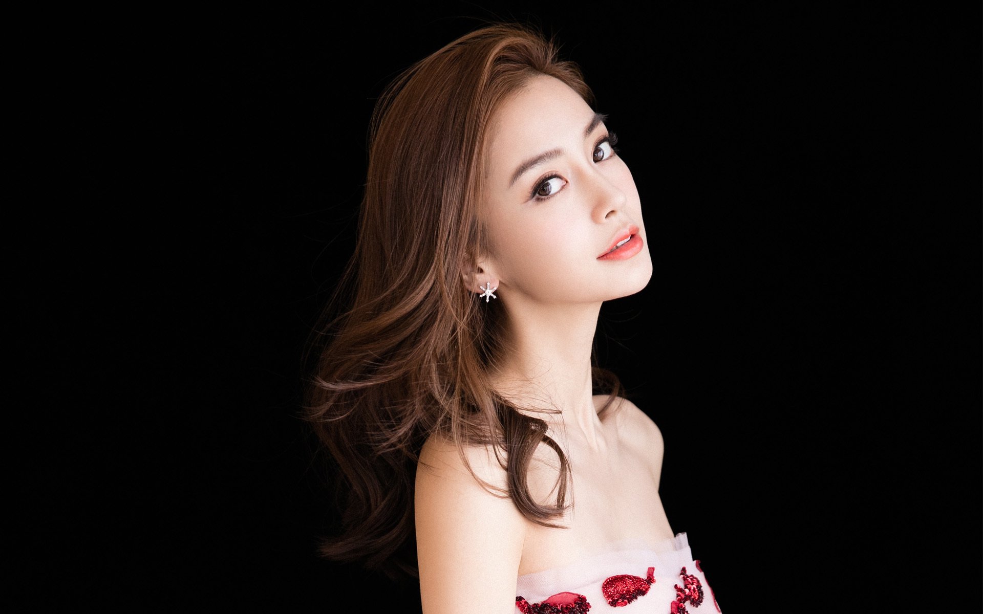 爱游戏官方-欧洲杯激烈争夺：变阵、突破、奇迹不断发生，欧洲杯了